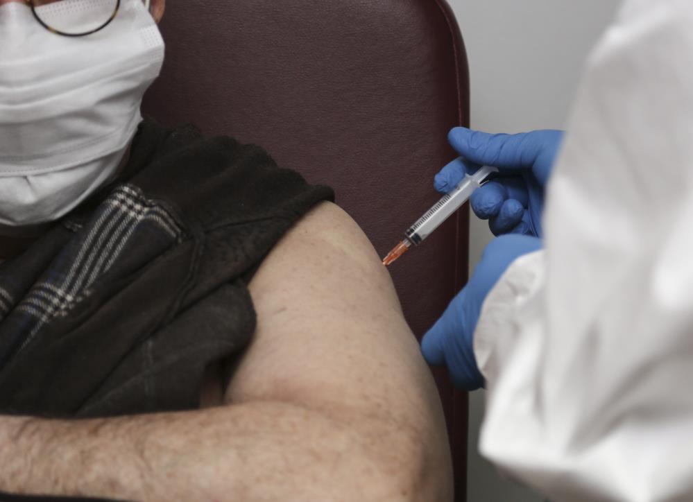 Bakan Koca müjdeyi verdi: Heyecanla beklenen Pfizer/BioNTech aşıları ülkemize ulaştı!