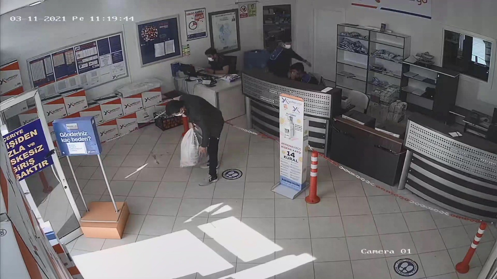 Mersin'de kargoyla uyuşturucu yolladılar