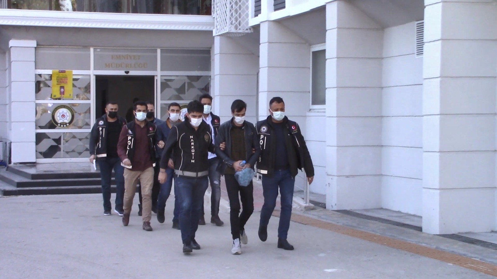 Mersin'de kargoyla uyuşturucu yolladılar