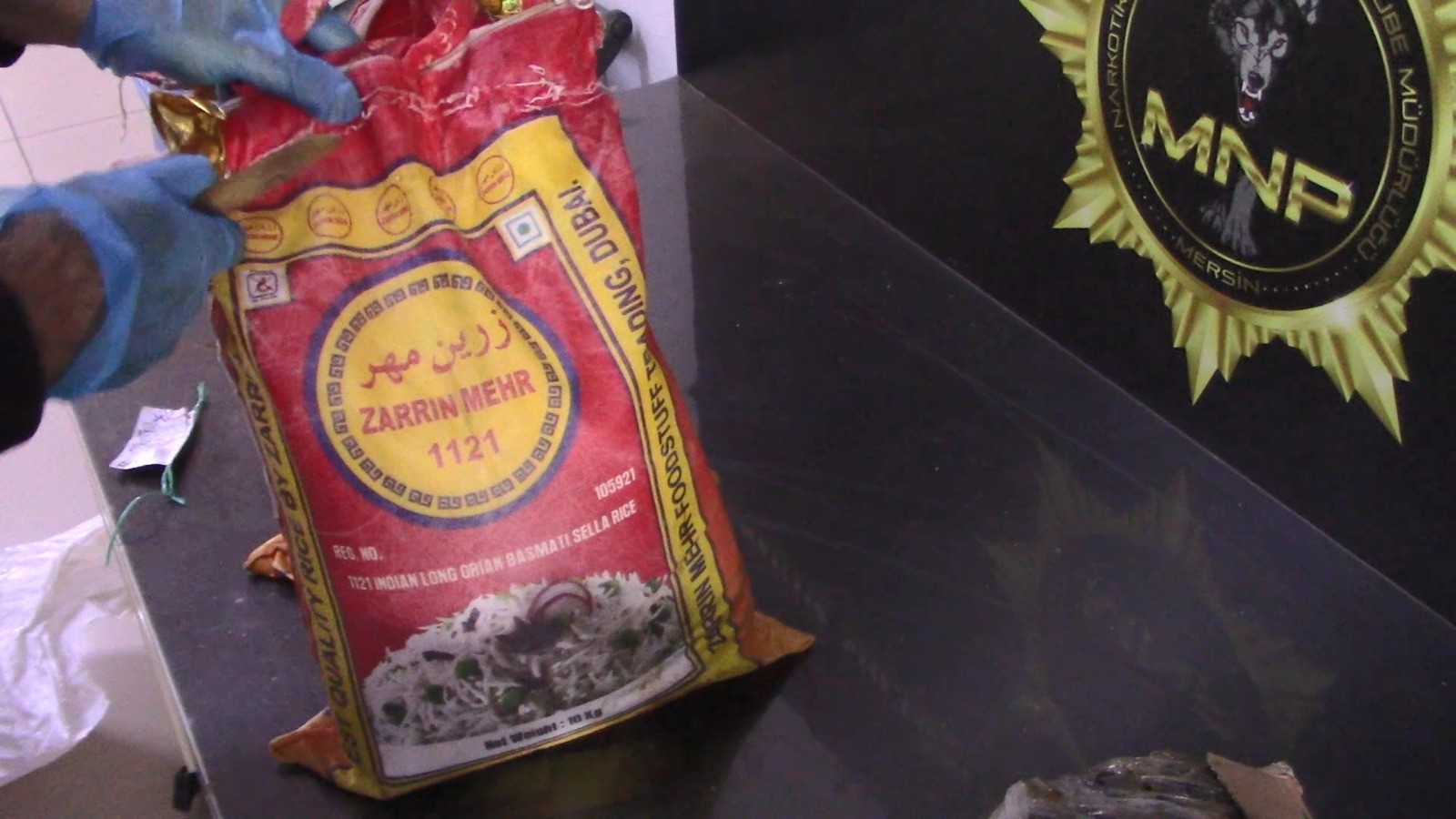 Mersin'de kargoyla uyuşturucu yolladılar