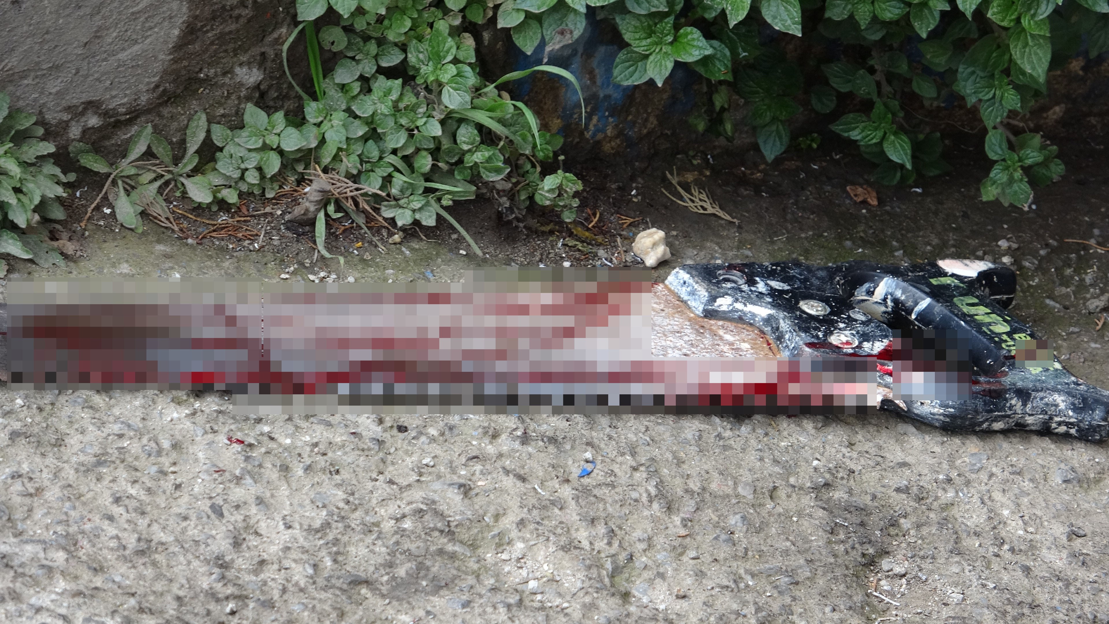 Pendik'te testereli kavga ucuz atlatıldı: 2 yaralı