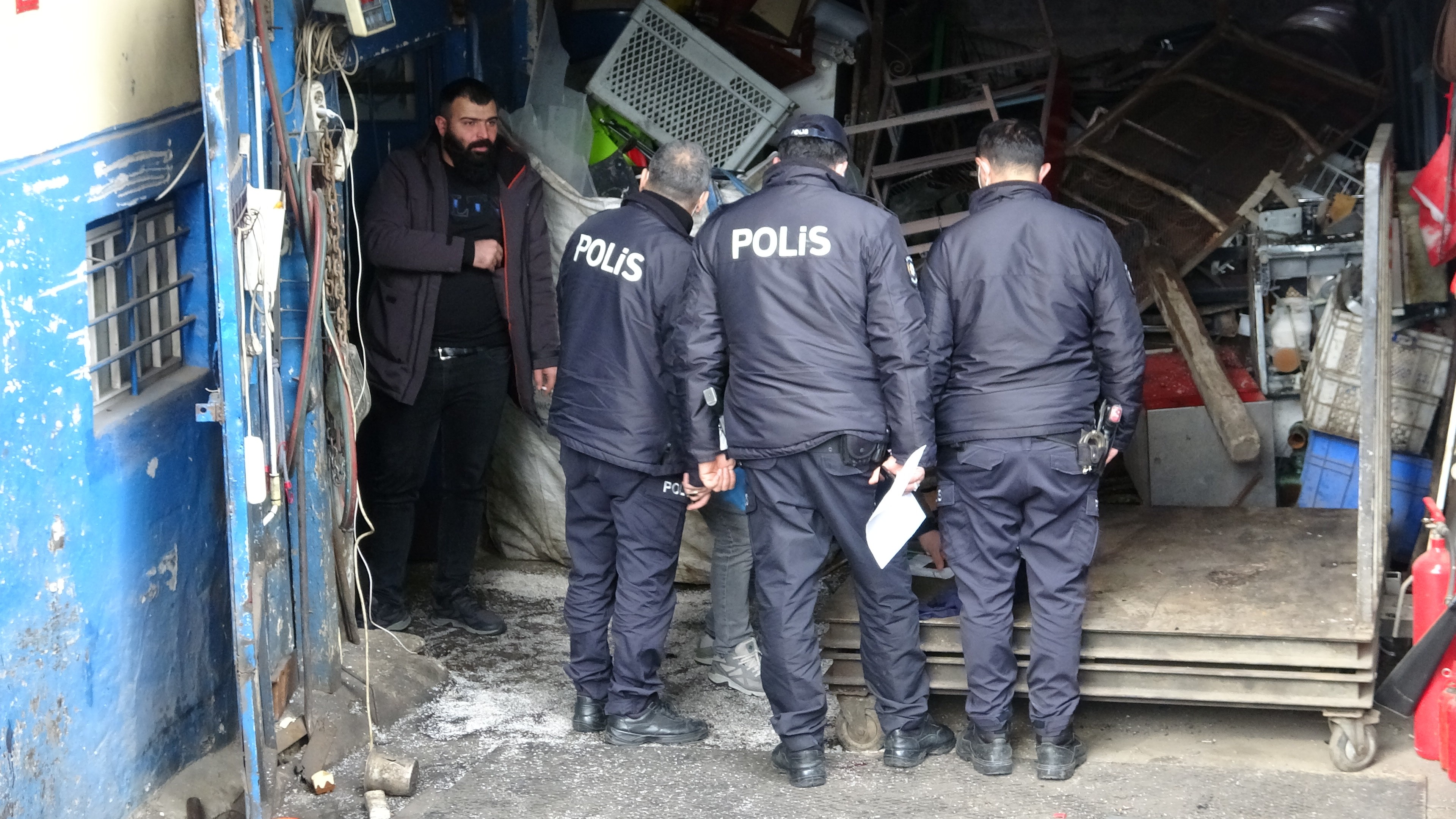 Pendik'te testereli kavga ucuz atlatıldı: 2 yaralı