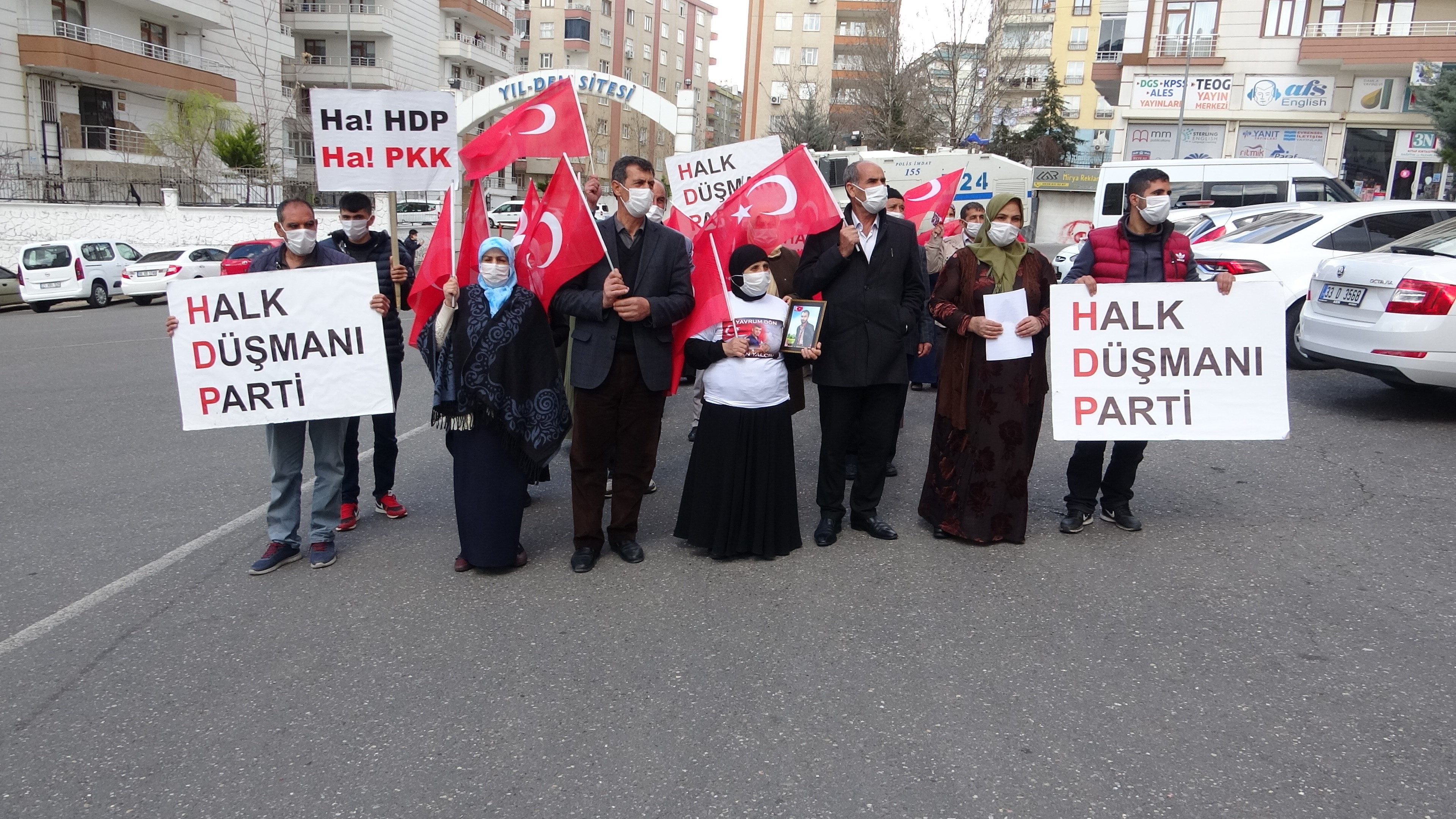Evlat nöbetindeki ailelerin HDP isyanı: HDP kapatılsın!