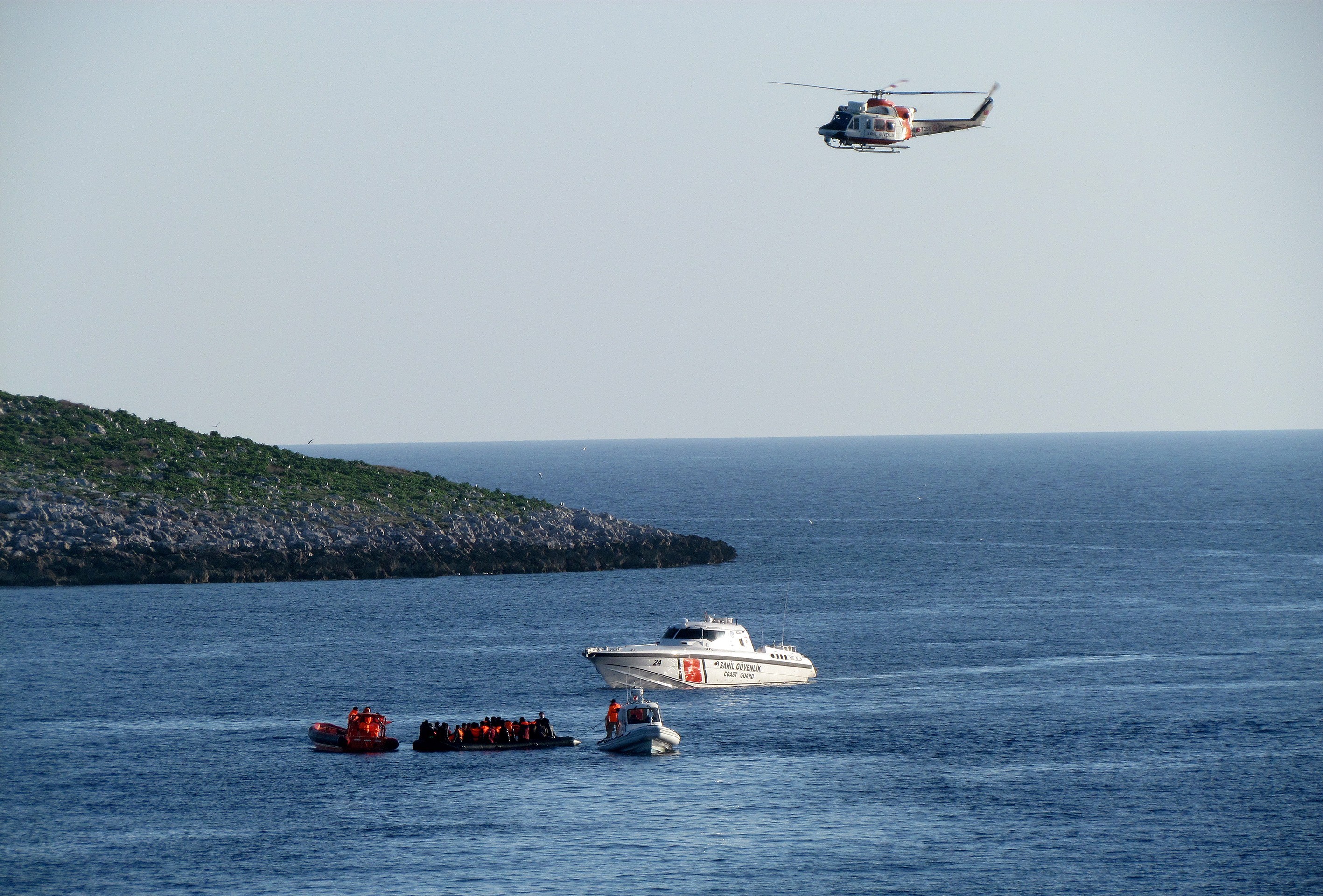 Böyle canilik görülmedi: Yunanlıların denize attığı göçmeni arama çalışmaları sürüyor