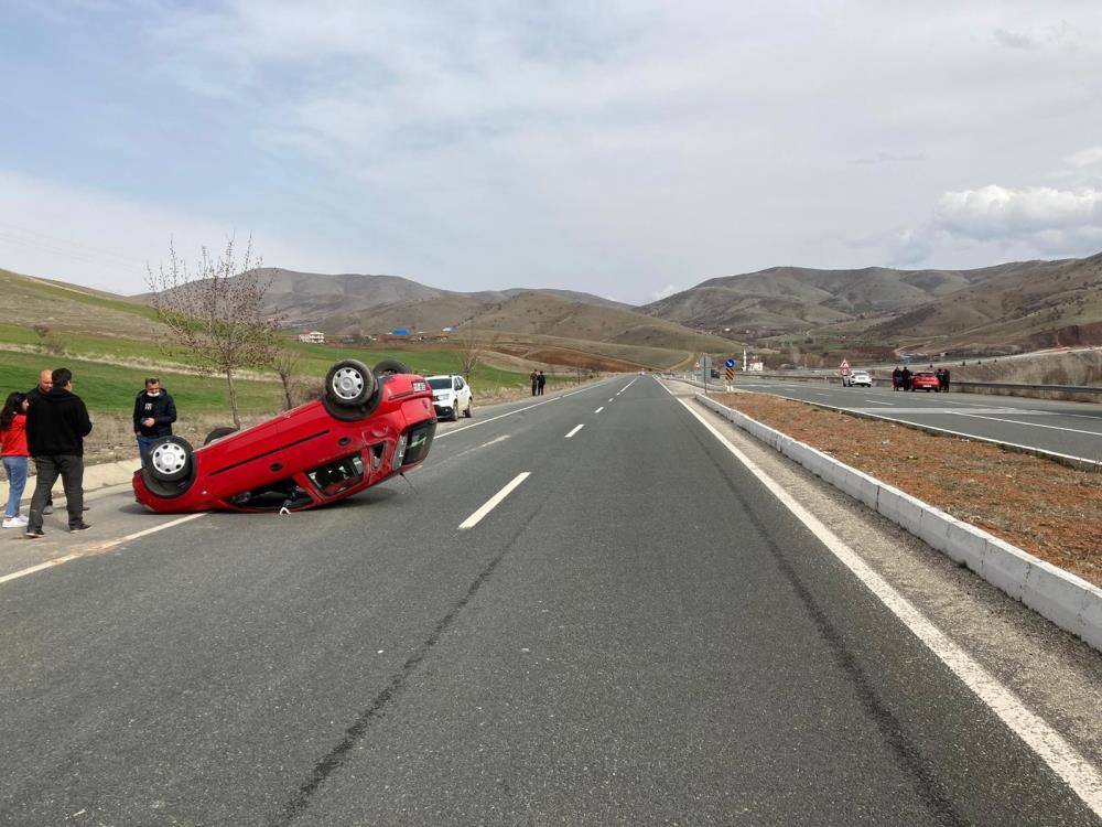 Aracı takla attı sürücünün burnu bile kanamadı