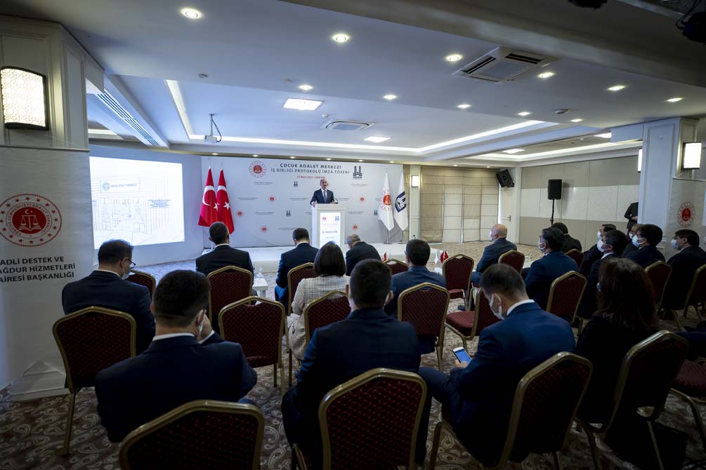 Adalet Bakanı Gül'den kadına şiddet yorumu: Tek birinin dahi yüz yüze gelmediği vakte kadar çalışmaya devam!