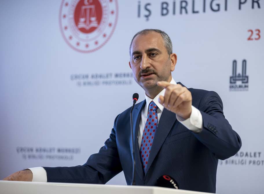 Adalet Bakanı Gül'den kadına şiddet yorumu: Tek birinin dahi yüz yüze gelmediği vakte kadar çalışmaya devam!