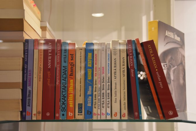 Pendik Belediyesi'nin düzenlediği sergide Atilla İlhan'ın hayatına yer verildi!