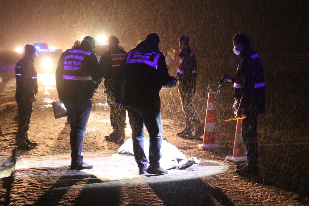 TEM’de otobüsten indirilen genç feci şekilde can verdi!