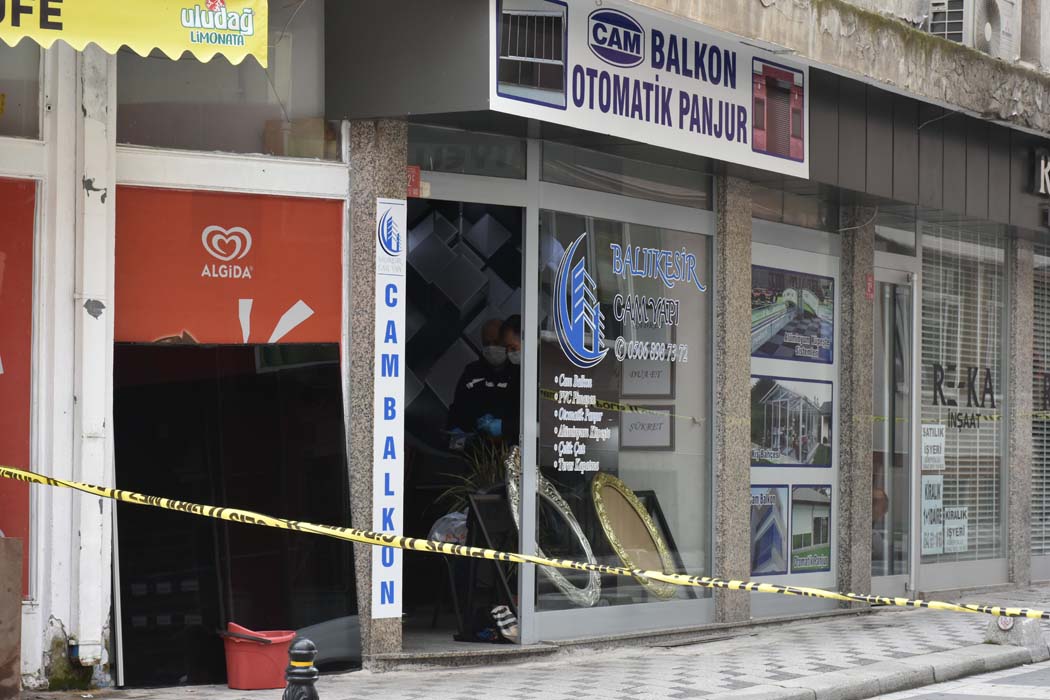 5 yaşındaki çocuk babasının tabancasıyla annesini vurdu! 