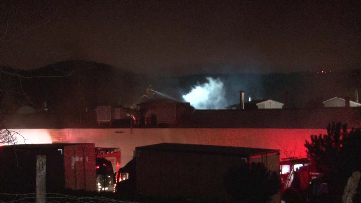 İstanbul'da korkutan fabrika yangını!