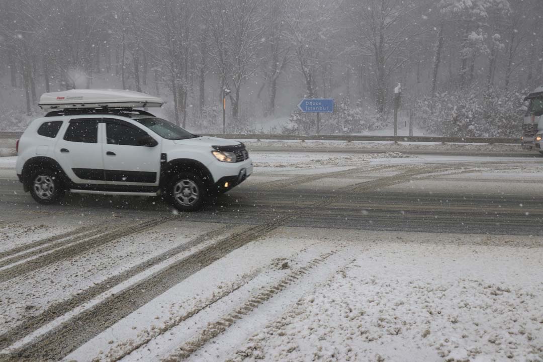 Bolu Dağı'nda kar kalınlığı yarım metreyi buldu