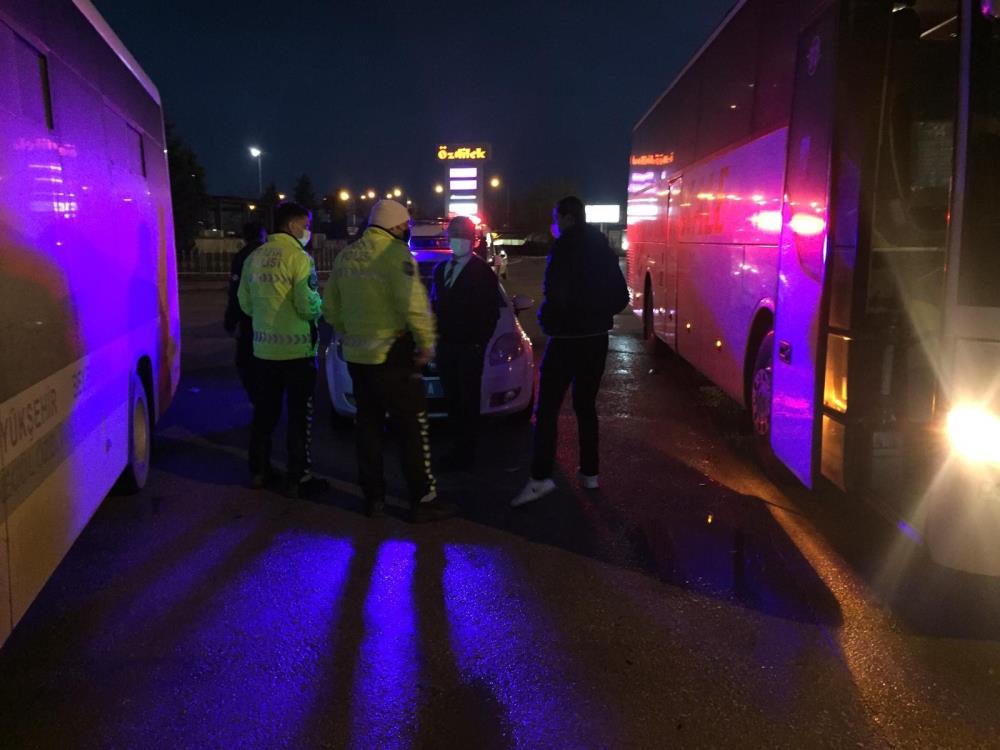 Otobüz muavini ile yolcu arasında maske kavgası