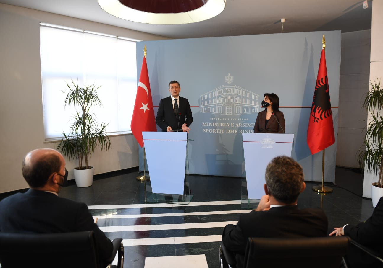 Ziya Selçuk duyurdu: Arnavutça seçmeli ders olacak