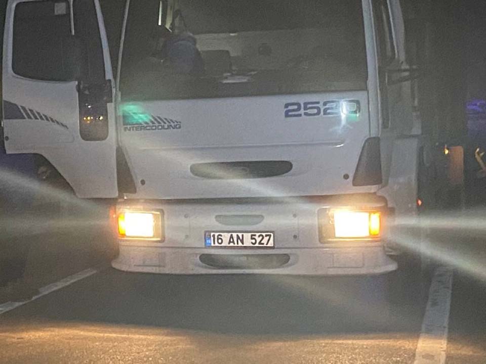 Bursa'da feci kaza! Araç TIR'ın altına girdi, 1 ölü 2 ağır yaralı