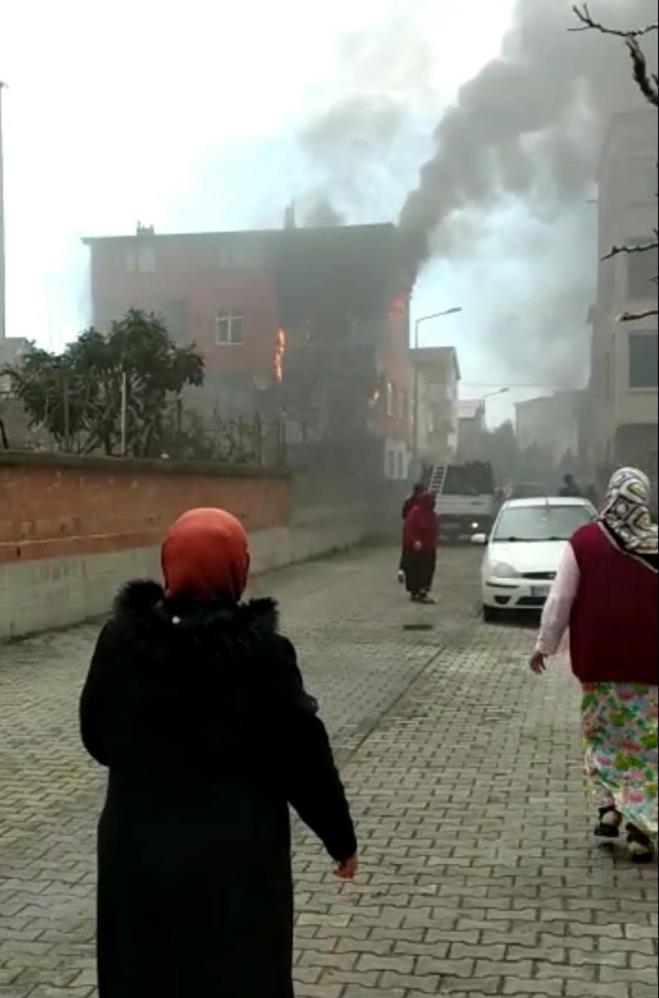Sobayı benzinle yakmaya çalıştı evdeki her şey kül oldu