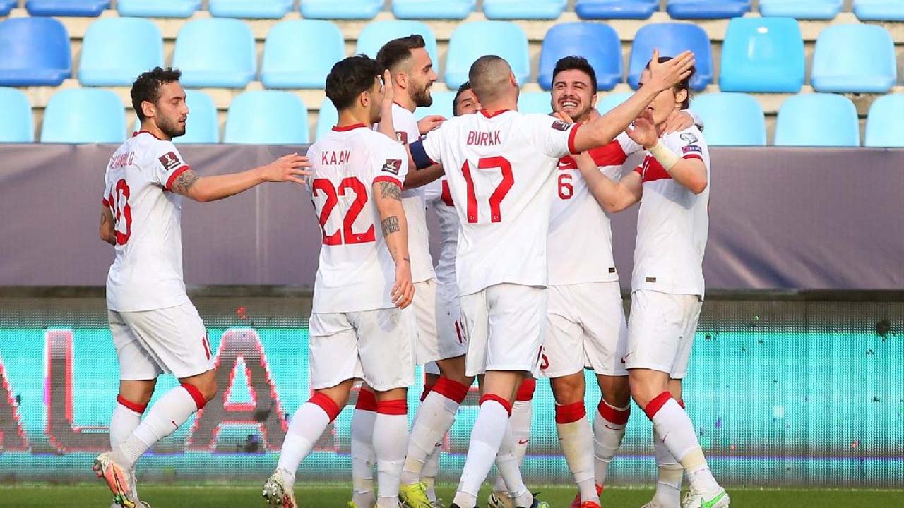 Türkiye - Letonya maçı seyircili mi oynanacak? Maça kaç seyirci alınacak?