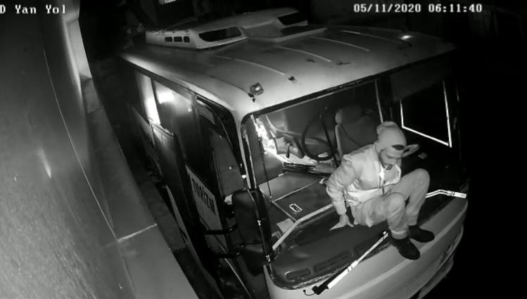 Tinerci Ümit lakaplı şahıs bu sefer de mobilya dükkanını kundakladı