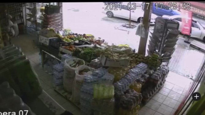 Bursa'da 10 yaşındaki çocuk otomobil hırsızına engel oldu!