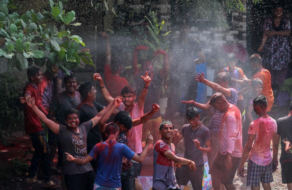 Holi festivalinde vahşet 41 ölü 38 yaralı