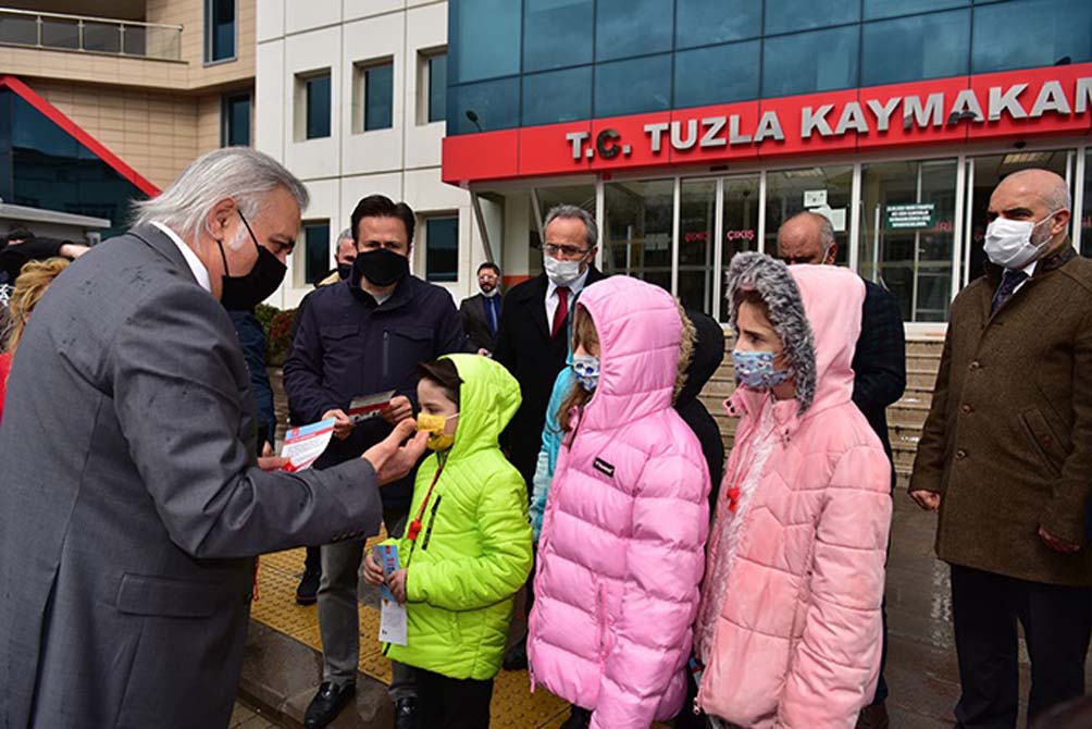 Tuzla'da ses getiren farkındalık Yayalar Kırmızı Çizgimizdir
