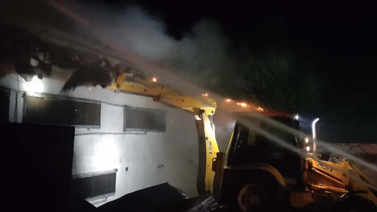 Tavuk çiftliğindeki yangında 1500 tavuk telef oldu