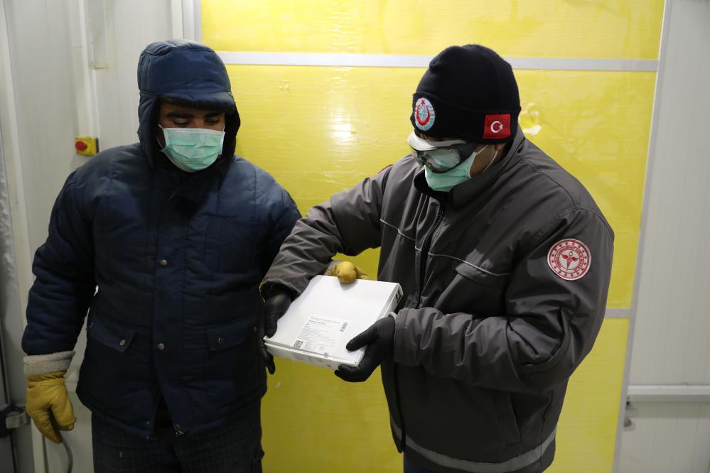 SON DAKİKA! Sağlık Bakanlığından BioNTech açıklaması: 2,8 milyon doz aşı depolarda!