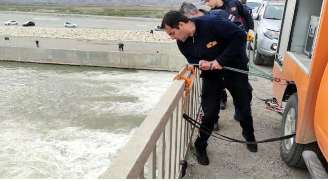 Batman'da haber vermeden baraj kapaklarını açtılar! Vatandaşlar suda mahsur kaldı