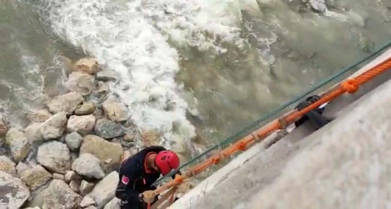 Batman'da haber vermeden baraj kapaklarını açtılar! Vatandaşlar suda mahsur kaldı