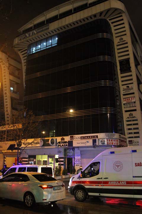 Konya'daki iş hanında kan donduran olay! Bir kişi başından vurulmuş halde ölü olarak bulundu