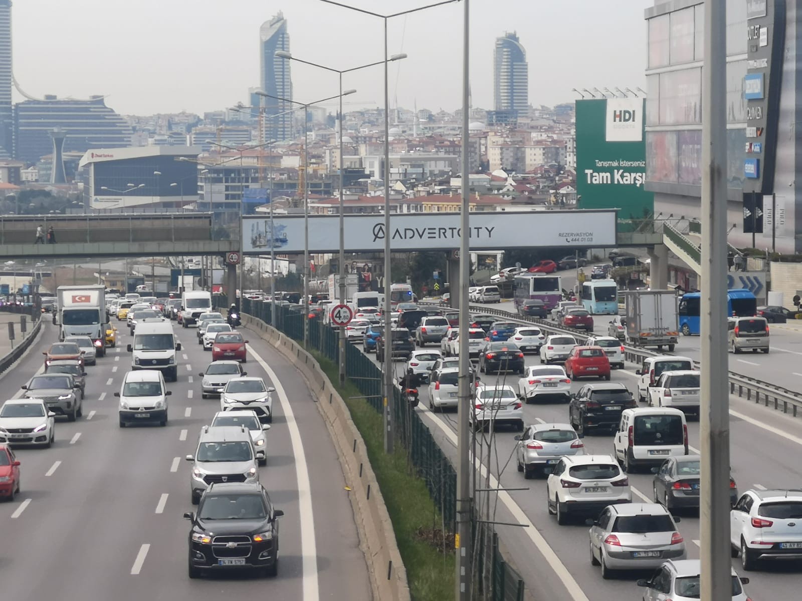 Sokağa çıkma yasağı öncesi İstanbul trafiği felç oldu: Yoğunluk yüzde 71'e ulaştı