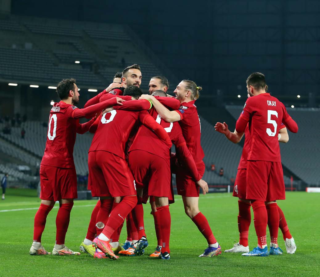 A Milli Takımın kampı pahalıya patladı: 12'si futbolcu 15 kişinin testi pozitif çıktı!