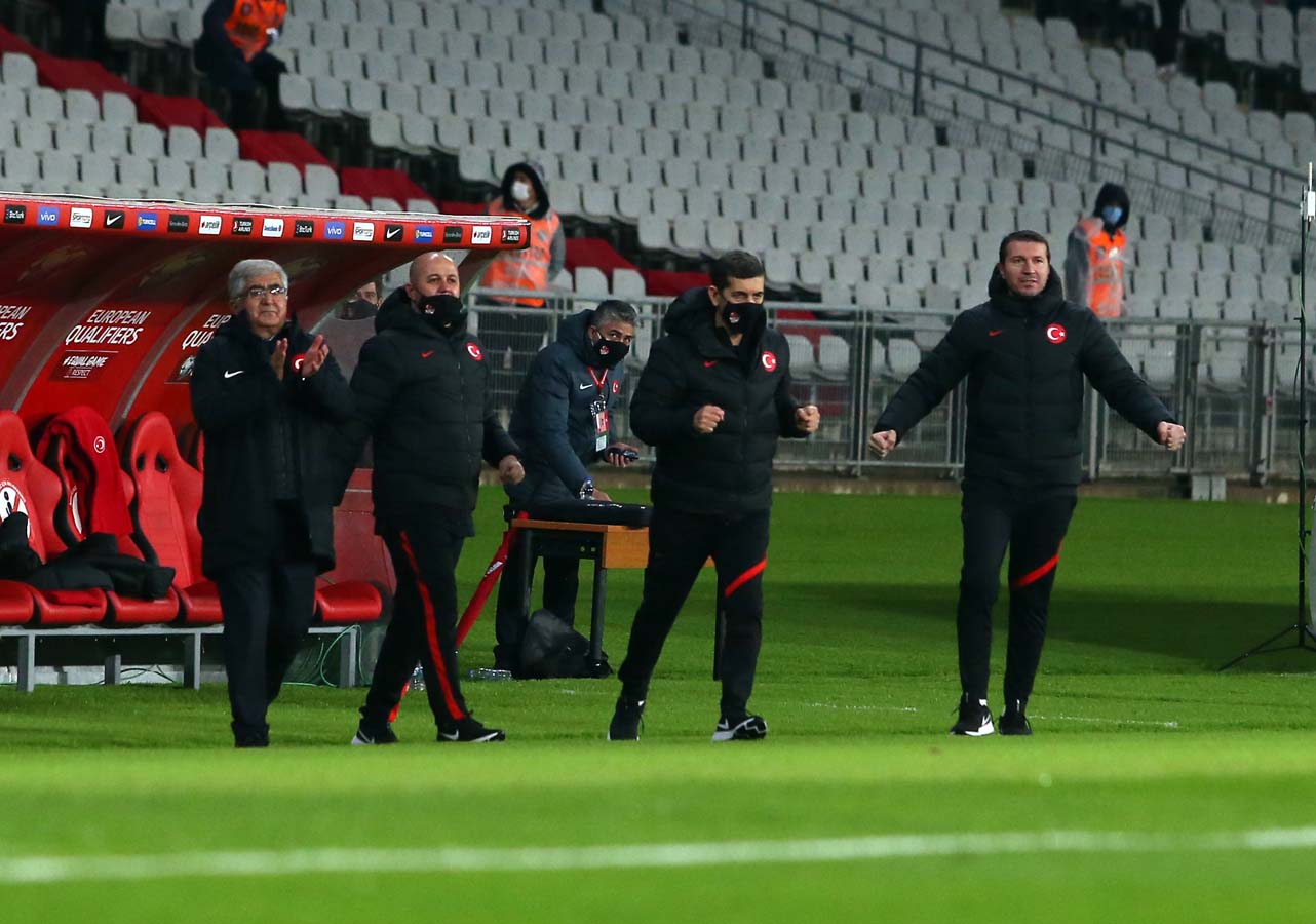 A Milli Takımın kampı pahalıya patladı: 12'si futbolcu 15 kişinin testi pozitif çıktı!