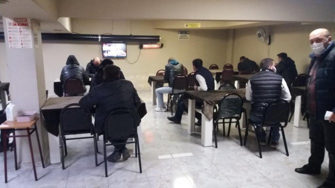 Eskişehir'de Dernek görünümlü kumarhanelere baskın: 434 bin 700 lira idari para cezası kesildi