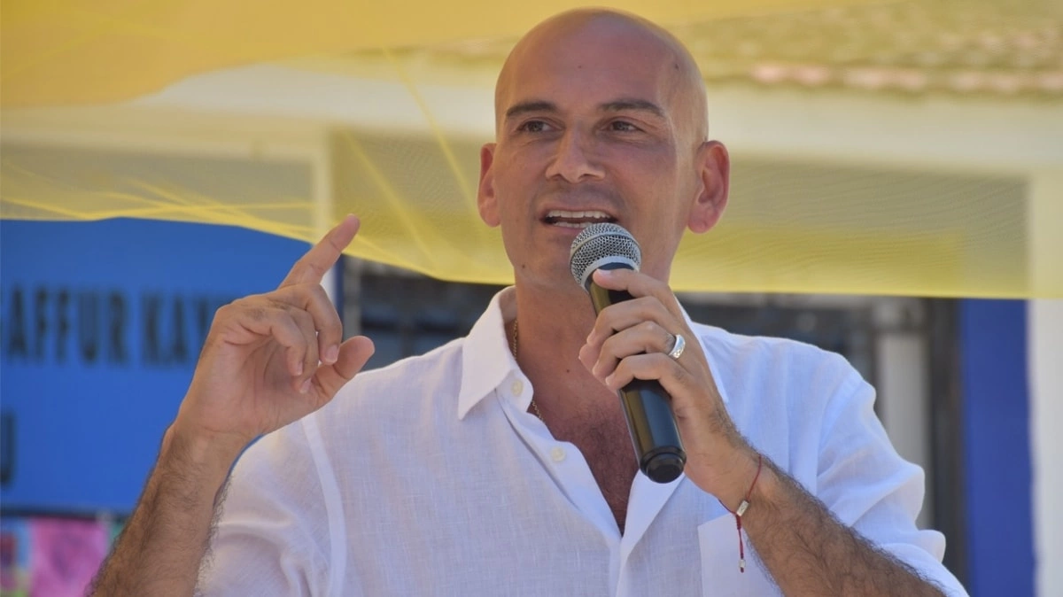 Altay kimdir? Nereli? Kaç yaşında? Eşi kim? Şarkıcı Altay gençliği