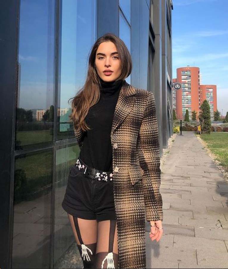 Tozluyaka Hazal kimdir? Çağla Şimşek kimdir? Nereli, kaç yaşında? Boyu kaç, hangi dizilerde rol aldı?