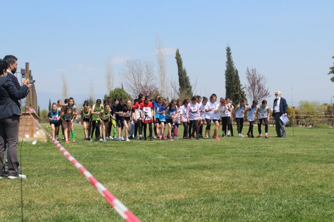 246 atlet zorlu parkurda birincilik için koştu