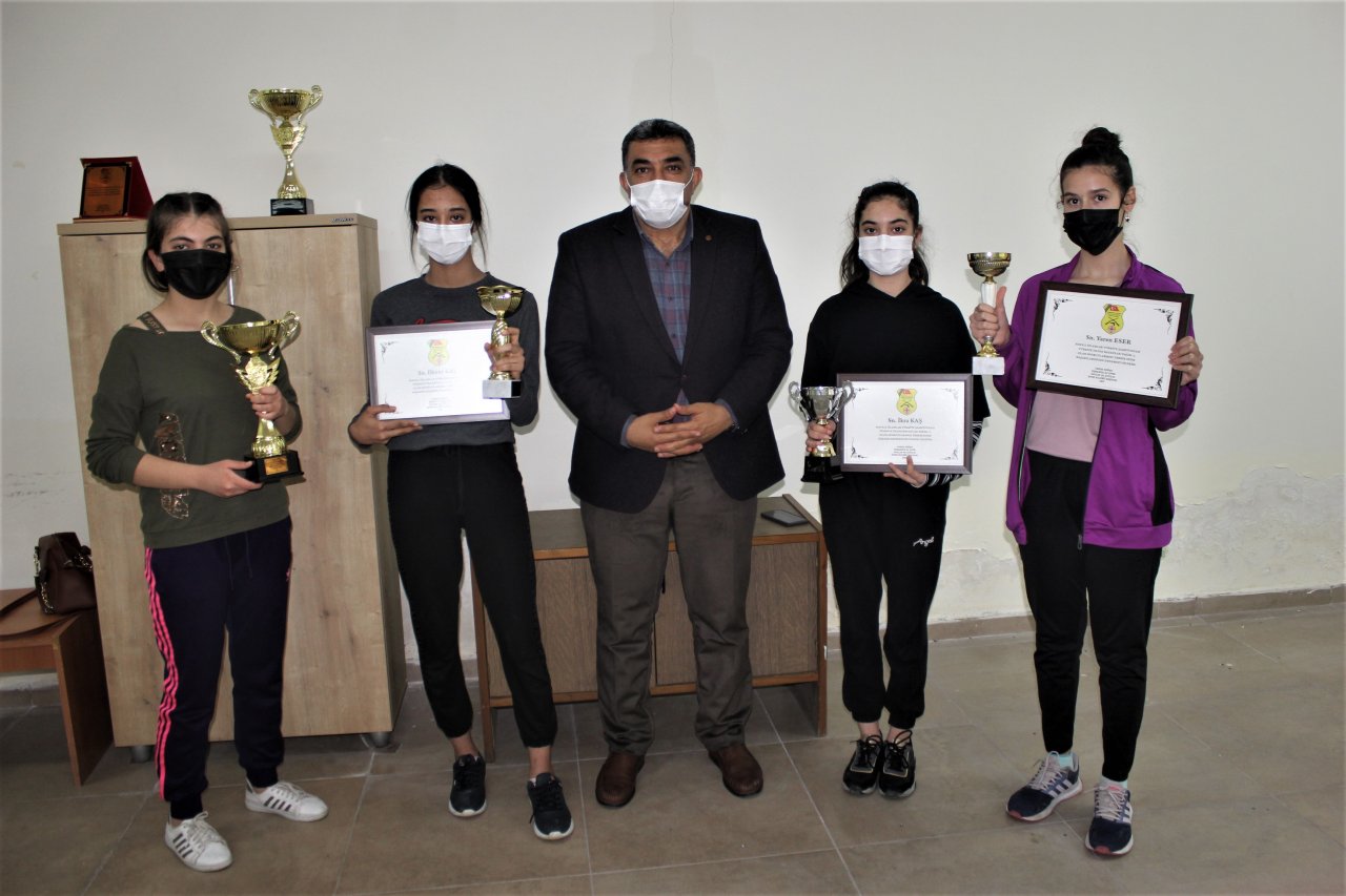 Attıklarını 12'den vuruyorlar! Osmaniyeli sporcuların hedefinde olimpiyatlar var