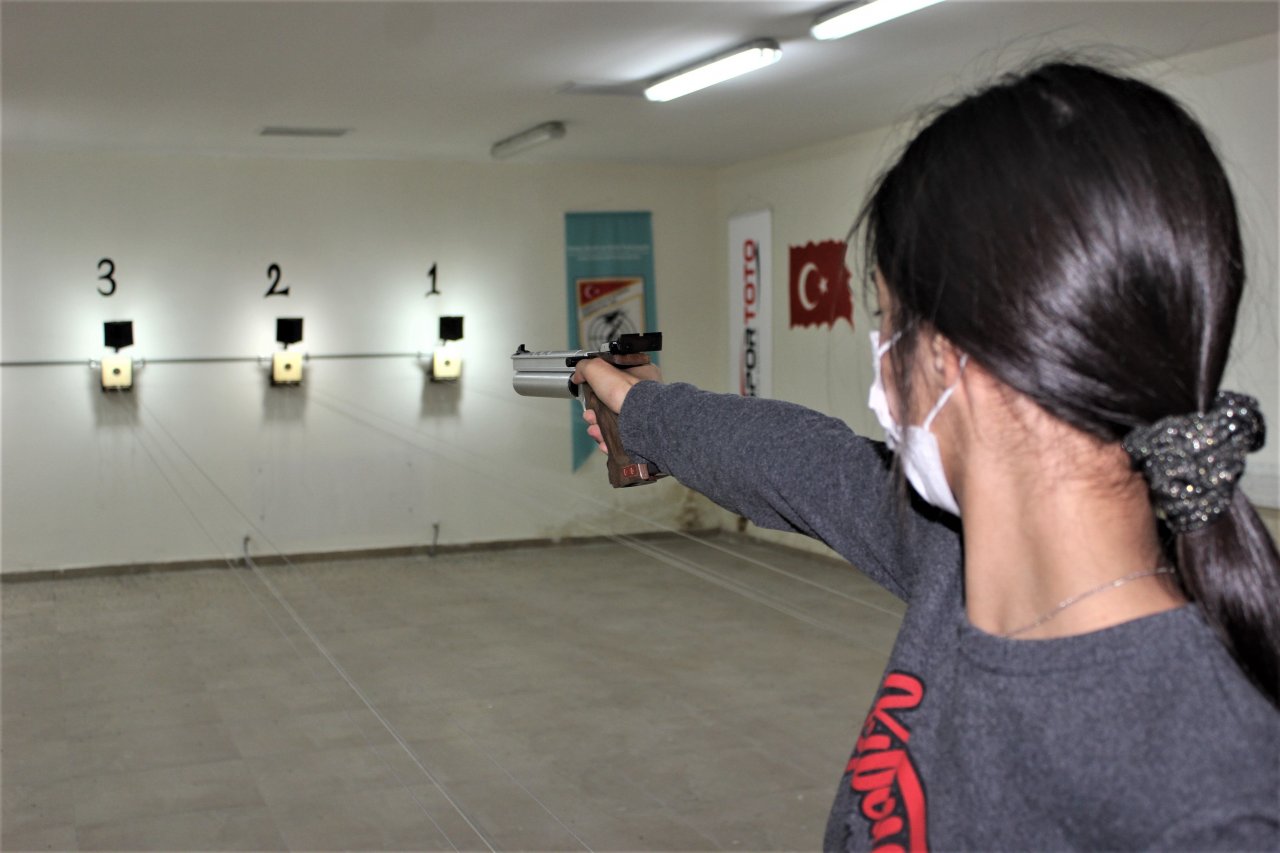 Attıklarını 12'den vuruyorlar! Osmaniyeli sporcuların hedefinde olimpiyatlar var