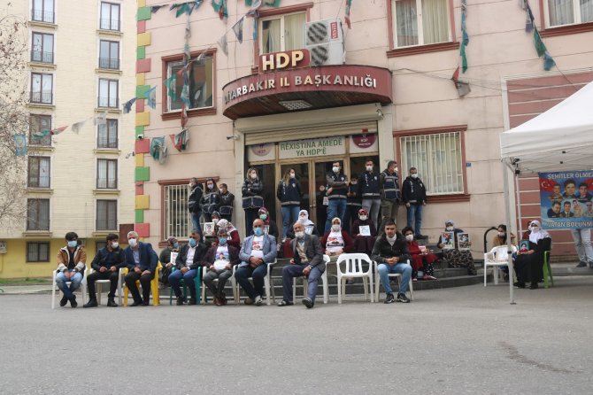 Evlat nöbetindeki acılı ailelerden HDP'ye çağrı: Çocuklarımızı geri versinler!
