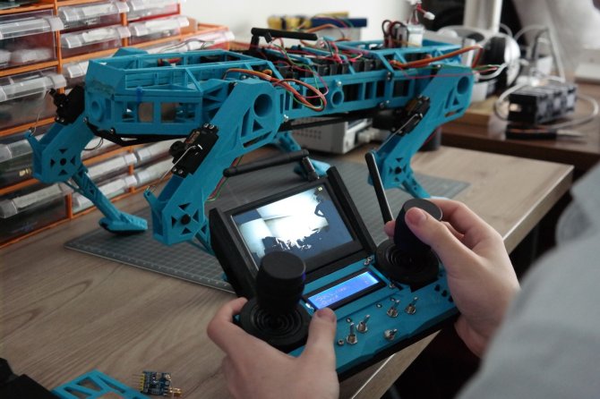 Geliştirdiği robot köpek ile TÜBİTAK yarışmasına katılan lise öğrencisi Türkiye finalisti oldu