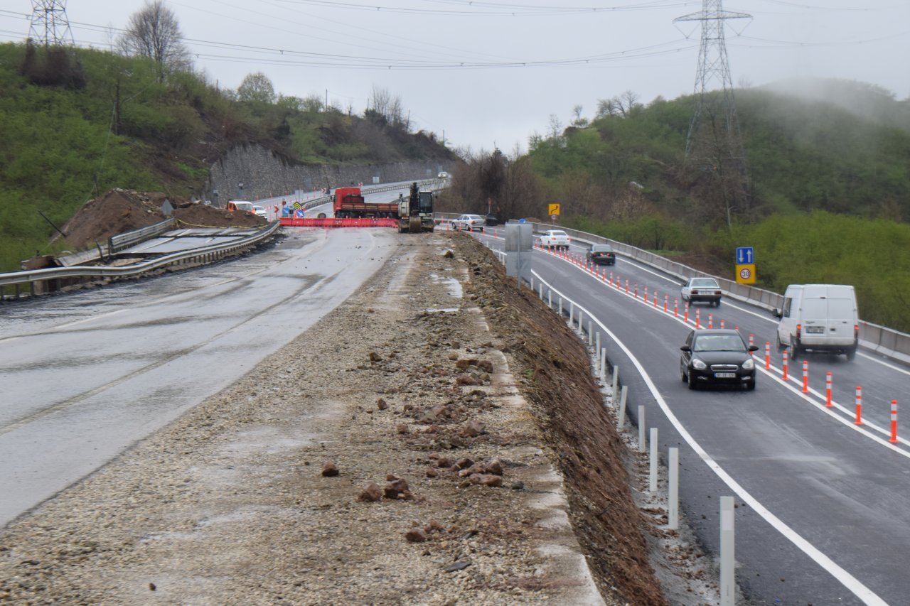 Heyelan sonucu çöken Karadeniz bağlantı yolu yeniden trafiğe açıldı