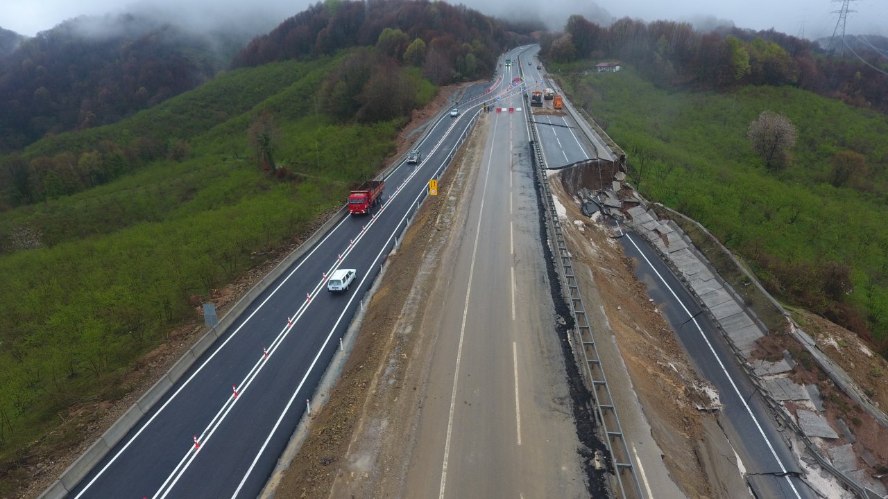 Heyelan sonucu çöken Karadeniz bağlantı yolu yeniden trafiğe açıldı
