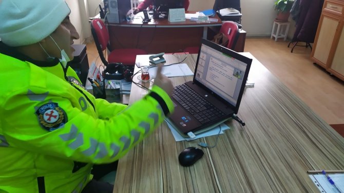 Polis memurlarından çocuklara online trafik eğitimi