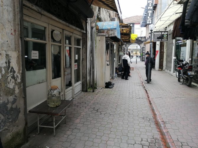 Samsun'da tarihi çarşıda ilaç niyetine sülük satılıyor