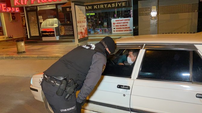 Sokağa çıkma yasağına uymayanlara ceza yağdı: 145 kişi ve 5 işletmeye 503 bin 5 lira ceza