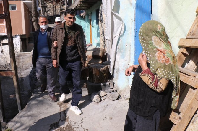 15 yıl önce evi terk eden öldü sandığı oğluna video sayesinde kavuştu