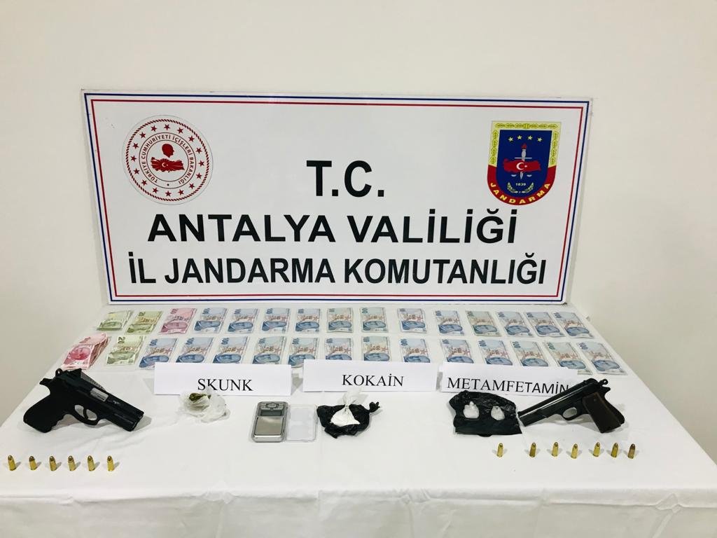 Antalya'da Dalgakıran operasyonu kapsamında aranan uyuşturucu zanlısı tutuklandı