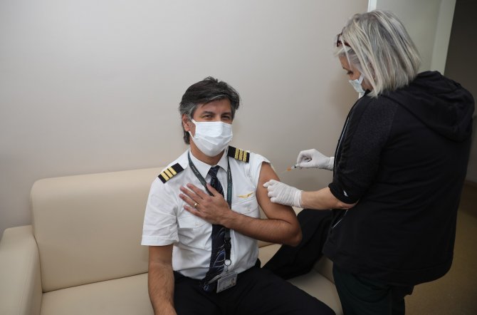 Aşılanmada öncelik sırasında olan THY uçuş ekipleri aşılanmaya başladı