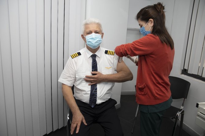 Aşılanmada öncelik sırasında olan THY uçuş ekipleri aşılanmaya başladı